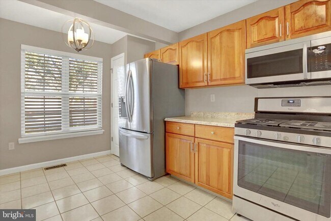Building Photo - 6444 Terrace Ct