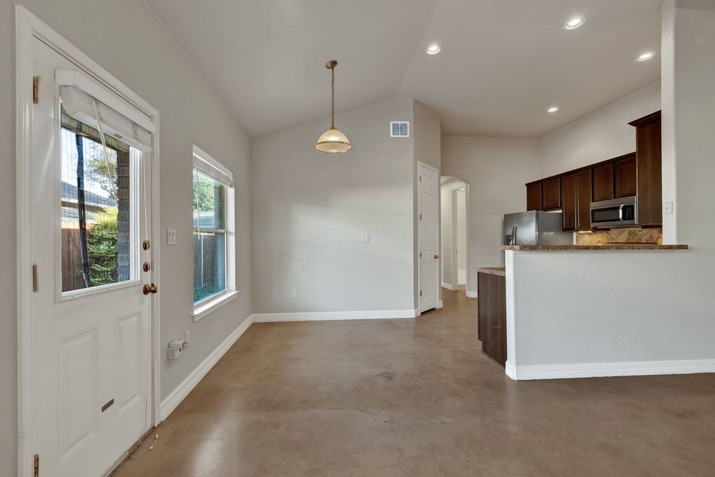 Building Photo - 388 E faust, B