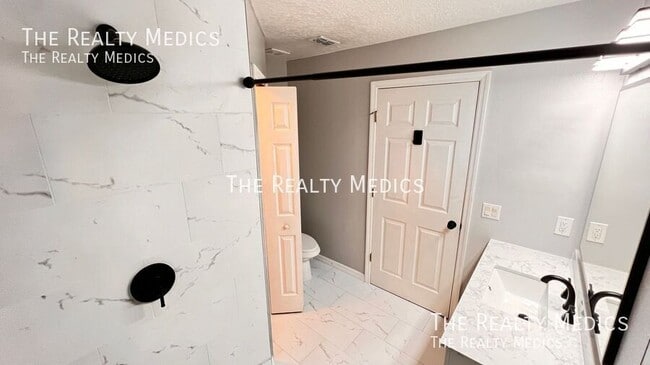 Building Photo - 2132 Falkner Rd