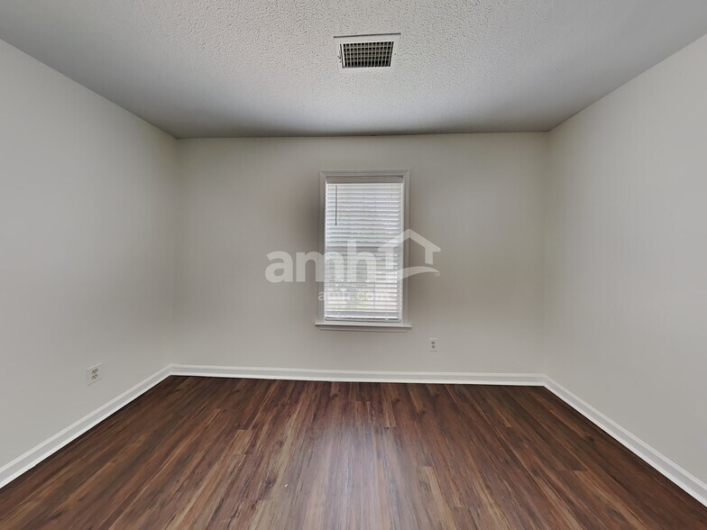 Building Photo - 3019 Long Bridge Cv