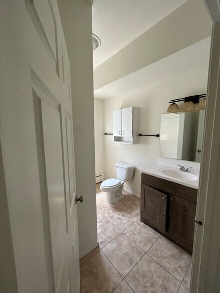 Building Photo - 1431 E 1st St