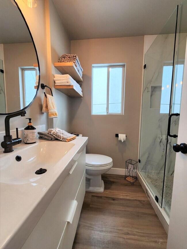 Building Photo - 326 Rosecrans Ave