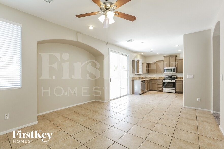 Building Photo - 8227 Shallow River Ct