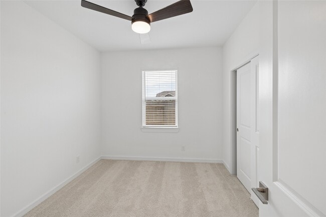Building Photo - 693 Daniels Lk Ln