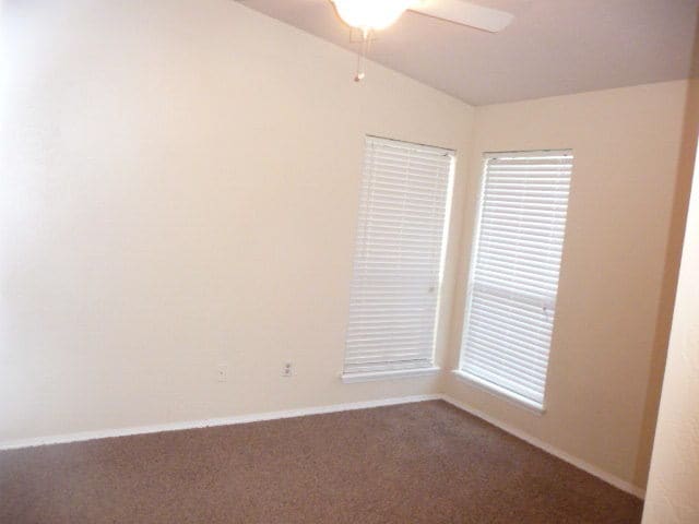 Building Photo - 114 SE Trenton Rd