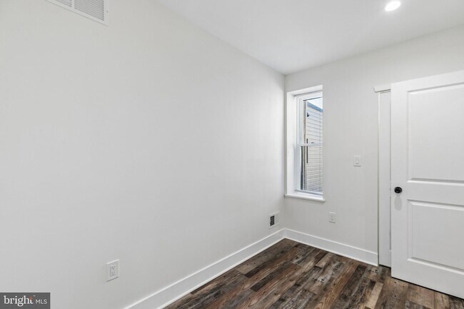 Building Photo - 3156 Almond St
