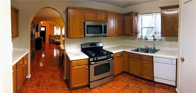 Building Photo - 15117 Bigelow Dr
