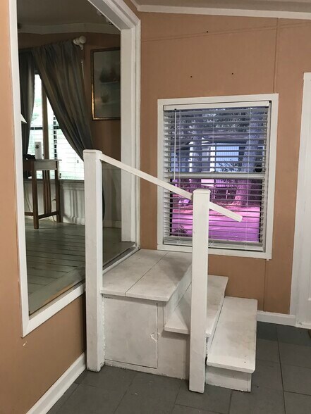 Foyer/entrance - 3000 Clarcona Road