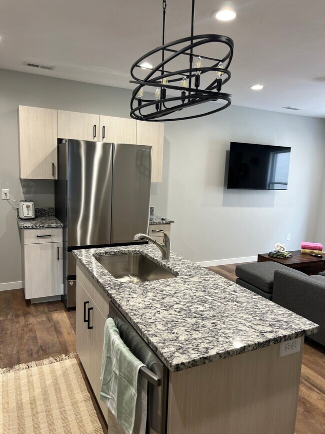 Building Photo - 418 W 18th St