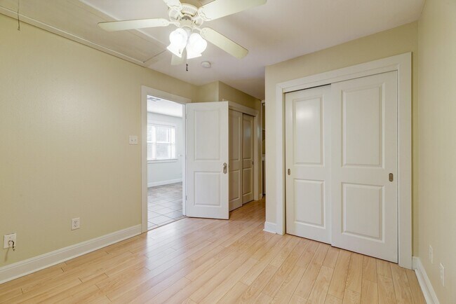 Building Photo - 4527 Avenue B