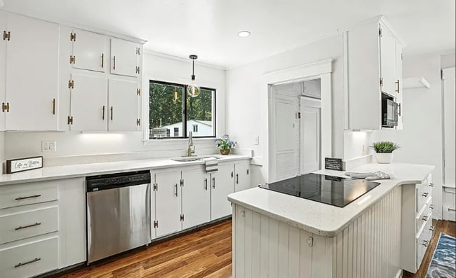 Building Photo - newly renovated 4 bdr farm house - rent to...