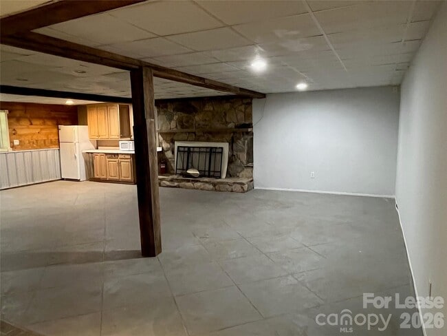 Building Photo - 8737 Whippoorwill Dr