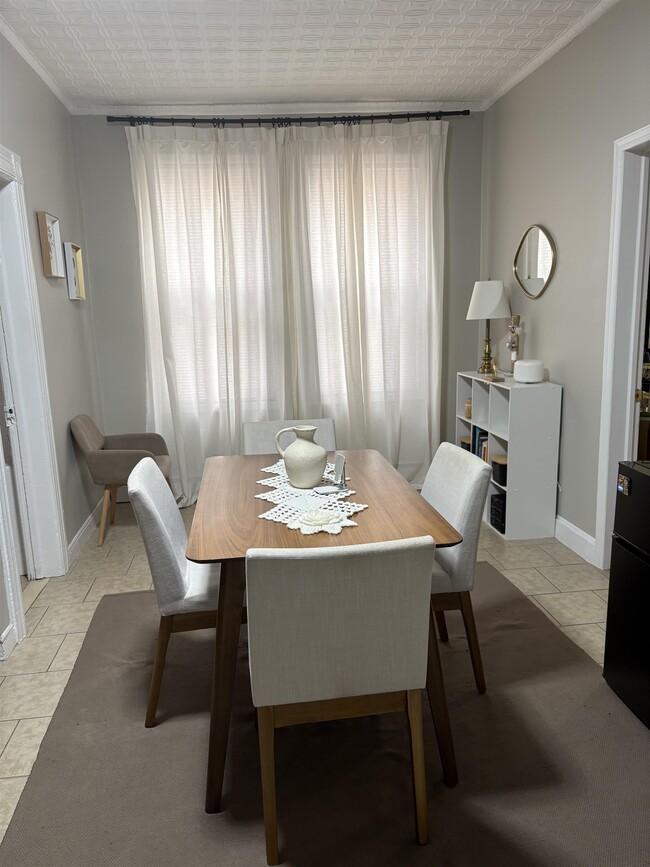 Primary Photo - 121-123-123 W 25th St