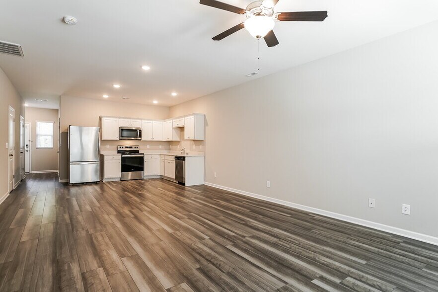 Building Photo - 536 Landing View Dr