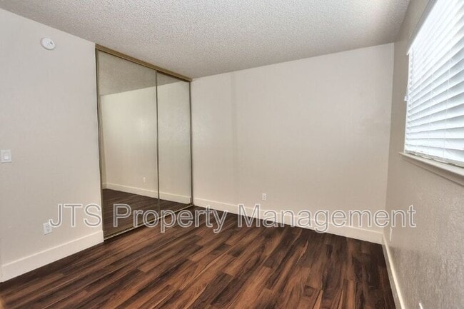 Building Photo - 8128 Sunrise E Way