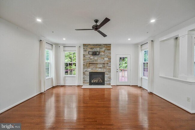 Building Photo - 3461 Eagle Ridge Dr