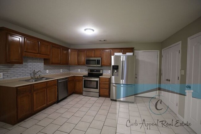 Building Photo - Utilities included!! Internet included!! Spacious 2 bed /2 full bath apt - includes washer/dryer