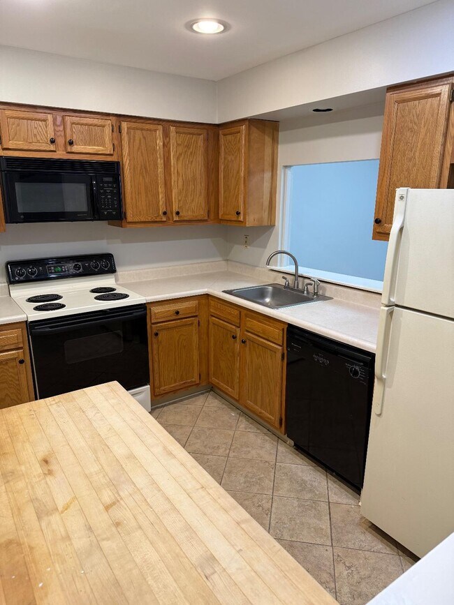 Building Photo - 1203 Crosshill Ct