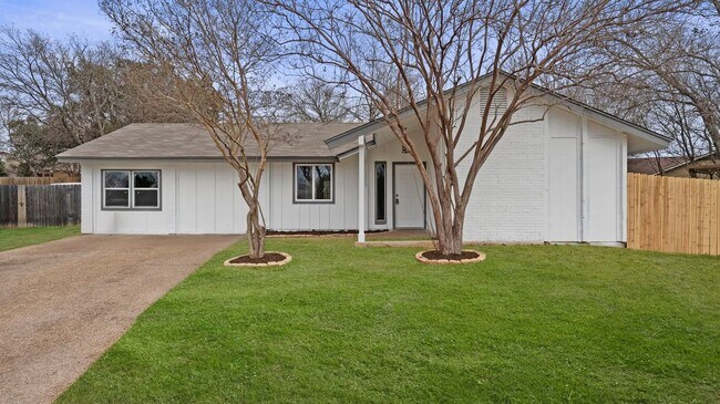 Primary Photo - 1112 Village Green Dr