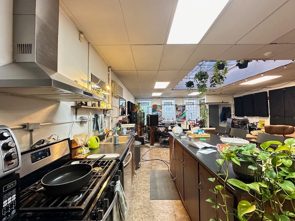 Building Photo - 3607 N Damen Ave