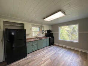 Building Photo - 13131 Parrish Ave