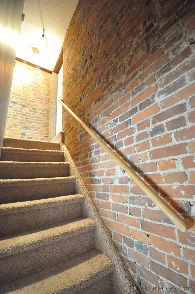 Building Photo - 820 Summit St