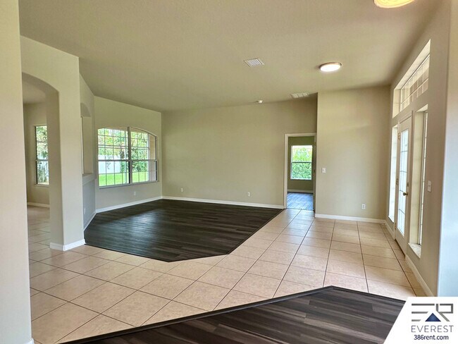 Building Photo - 7 Waywell Pl