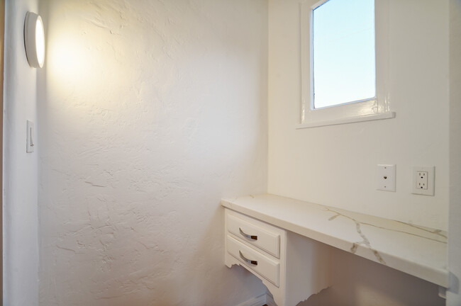 Sitting area in closet - 1557 S Genesee Ave