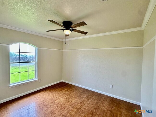 Building Photo - 3303 Solomon Dr