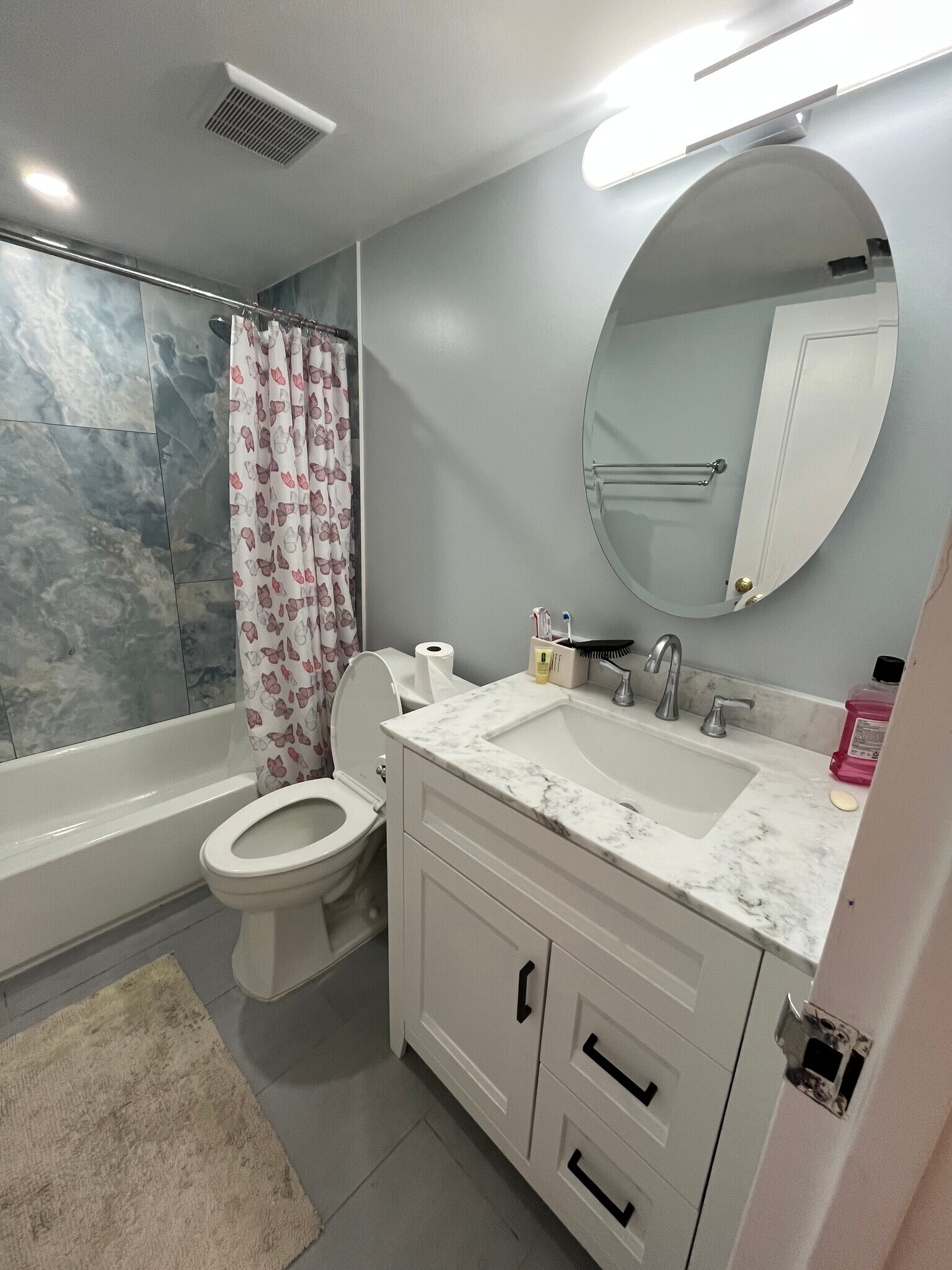 Completely Renovated in 12/2024 with green board, new vanity, toilet and LVP, porcelain tiles) - 9705 Kings Crown Ct