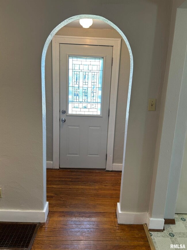 Building Photo - 405 Keller St