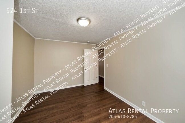 Building Photo - 524 1st St