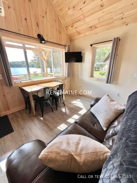 Building Photo - 8 Sand Beach Ln