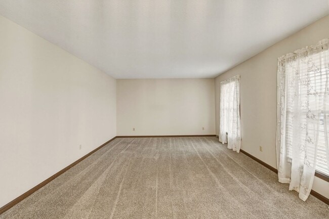 Building Photo - 3 bedroom 2 bath home located just off Grantline Rd.