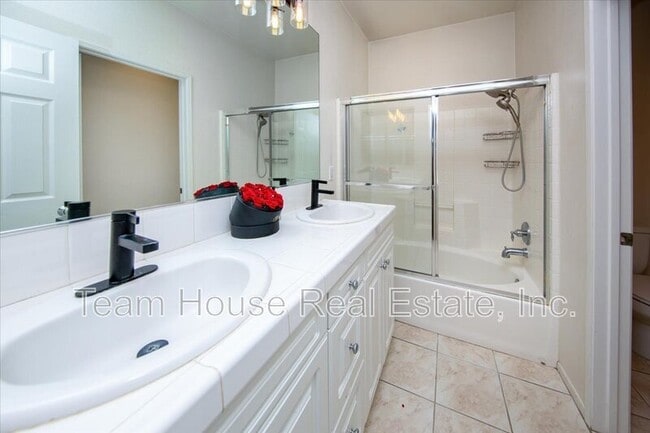 Building Photo - 27274 Arbor Pl