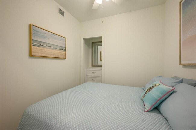 Building Photo - 1703 N Tamiami Trl