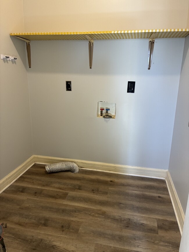 Building Photo - 3429 Leland Cir