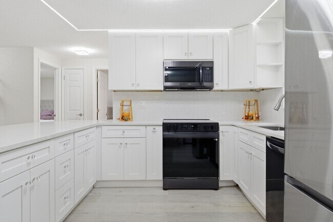 Building Photo - Renovated Home near downtown New Port Richey