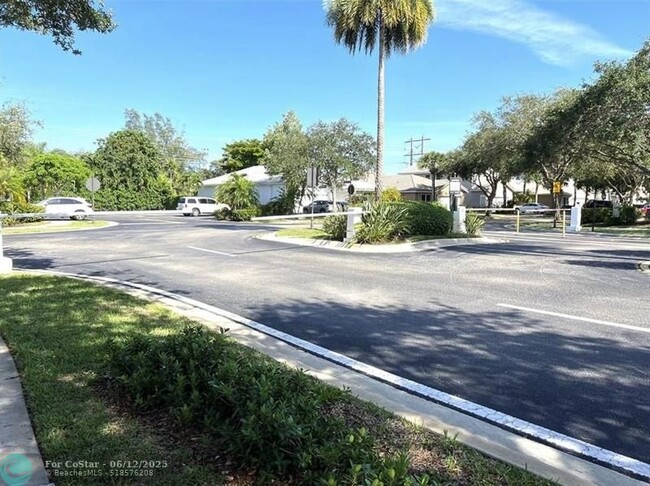 Building Photo - 7803 NW 70th Ave