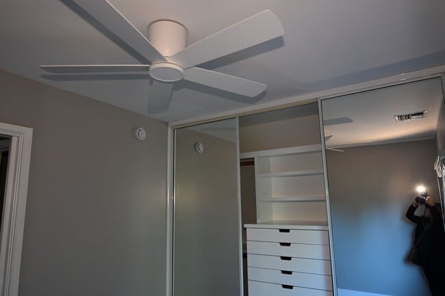 Building Photo - Very Cute 1 Bd/1Ba back half of duplex.