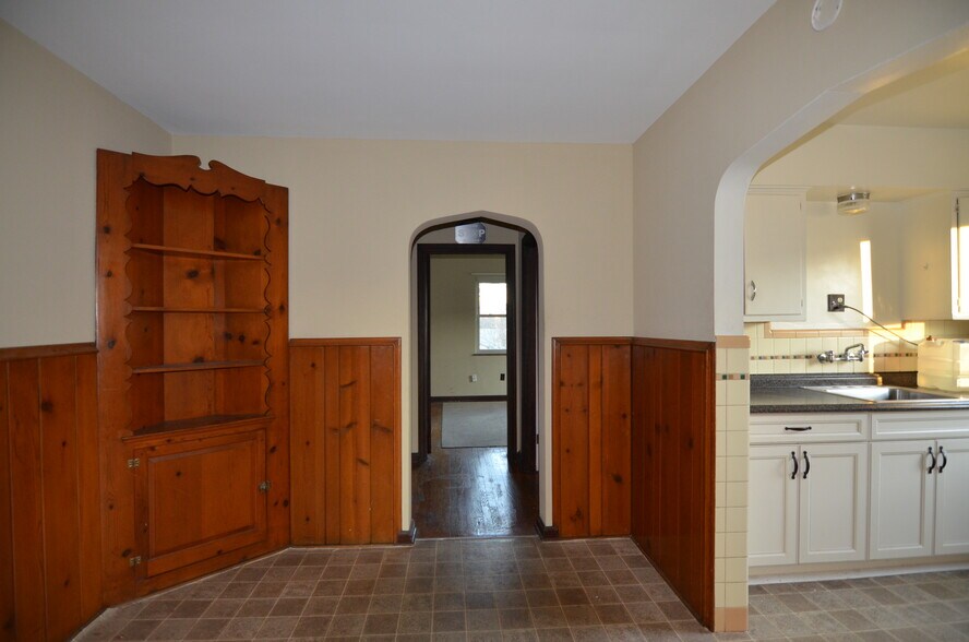 Building Photo - 7456 Edgemont Rd
