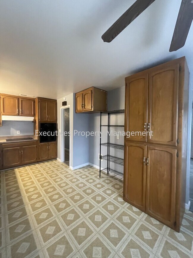 Building Photo - 1271 Spruce Ave