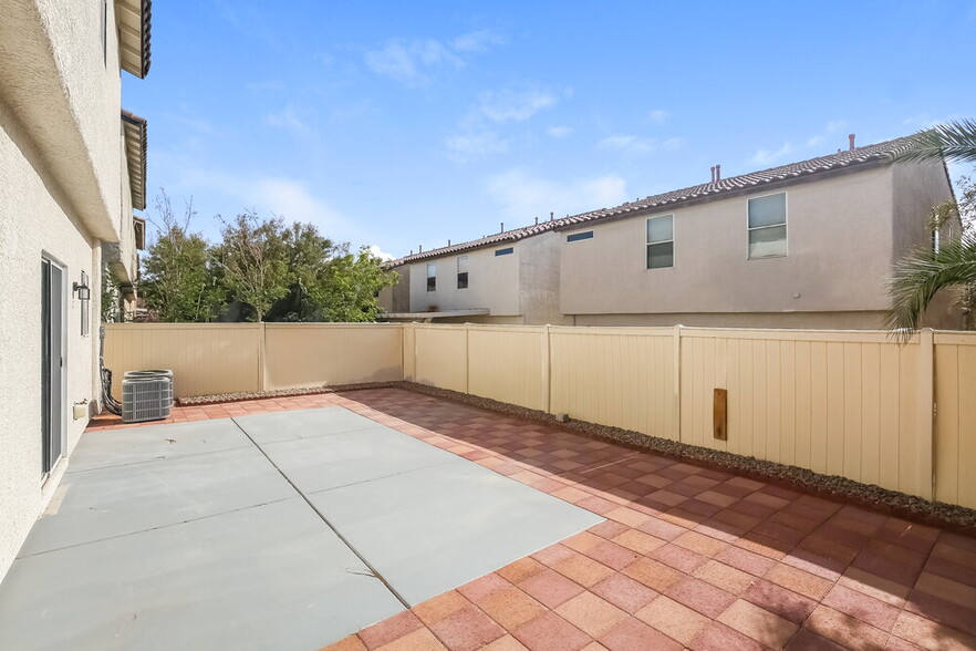 Building Photo - 7448 Bouquet Canyon St