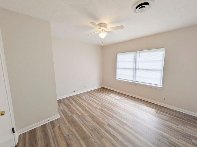 Building Photo - 4510 El Paso Ave