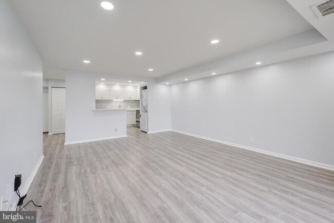 Building Photo - 3800 Powell Ln