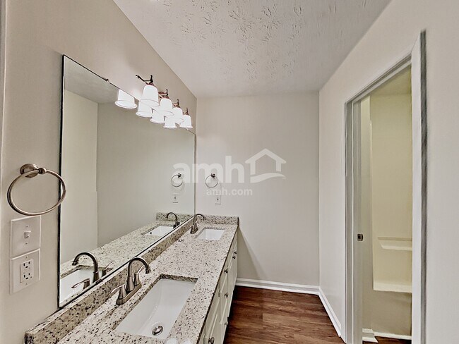 Building Photo - 1720 Mission Park Ct
