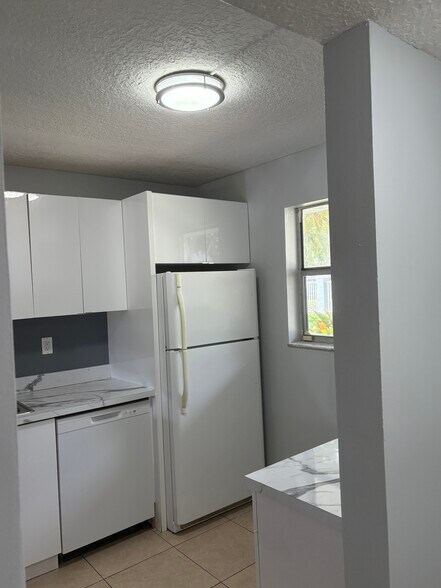 Building Photo - 4600 SW 67th Ave