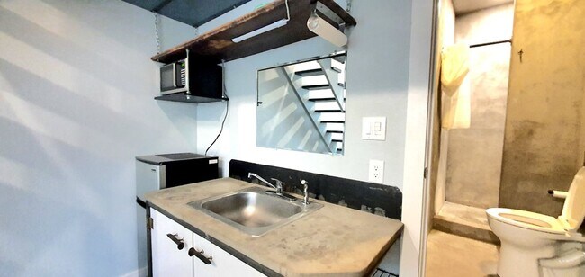 Building Photo - ALL BILLS PAID! Spacious LOFT living space...