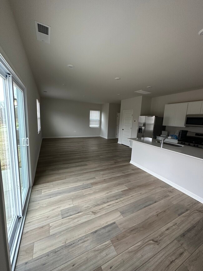 Building Photo - 2252 Robert Gwynne Dr