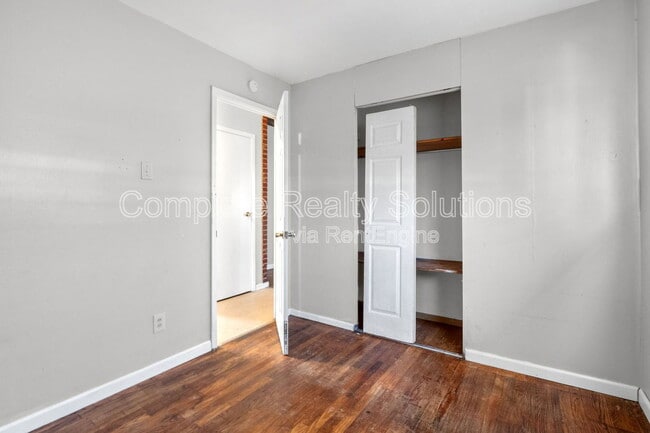 Building Photo - 1324 Columbus Dr